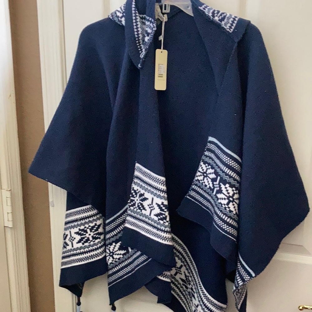 FINAL MARKDOWN Simply noelle NWT ladies hooded cape